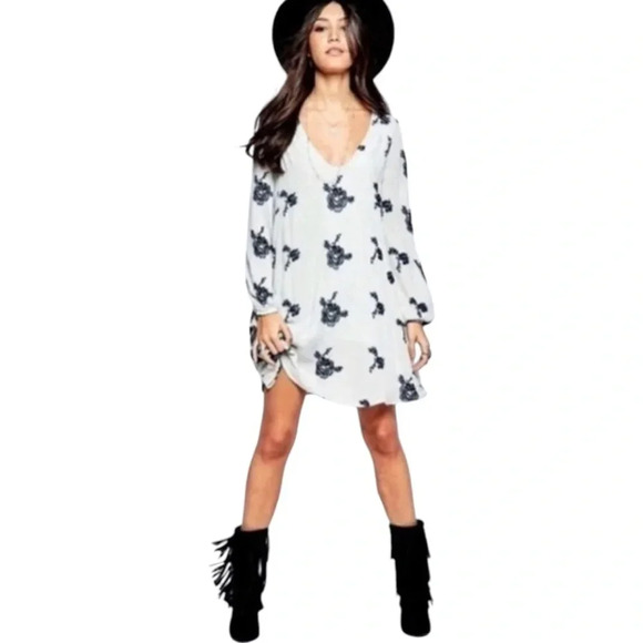 Free People Dresses & Skirts - Free People Long Sleeve Austin Tunic Dress. Size
Medium. Grey green blue floral